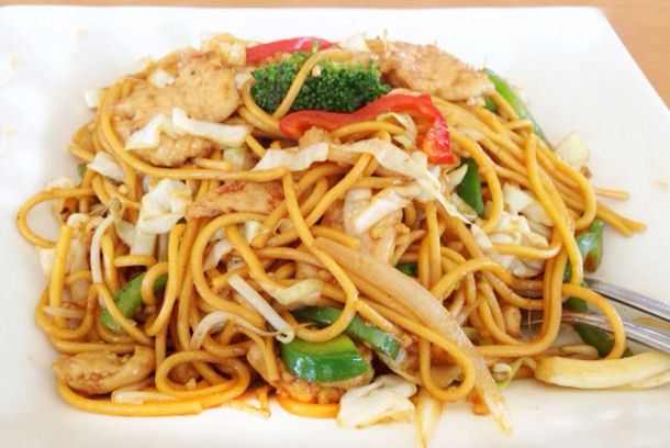 Order 223. Chicken Lo Mein food online from Iron Chef store, Phoenix on bringmethat.com