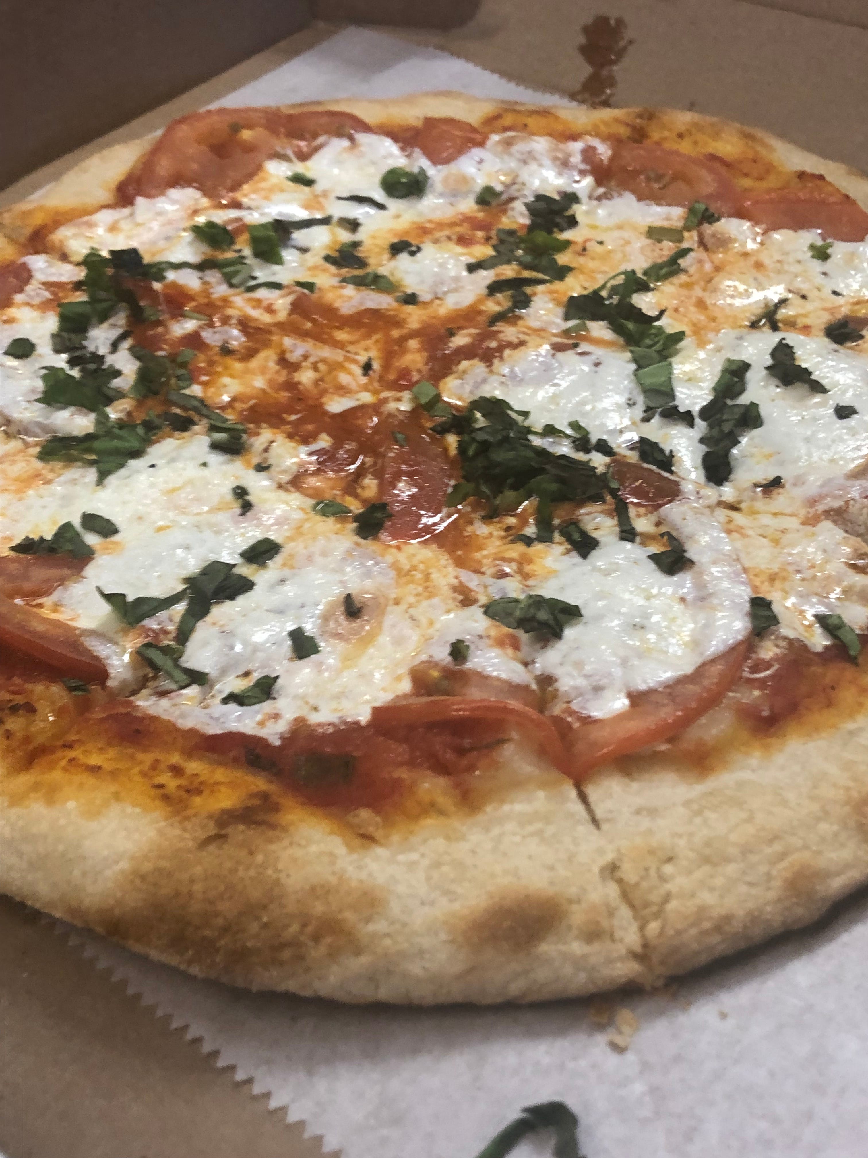 Order Tomatoes, Basil & Fresh Garlic Pizza - Large food online from Vinnie's Pizzeria Ristorante store, Boonton on bringmethat.com