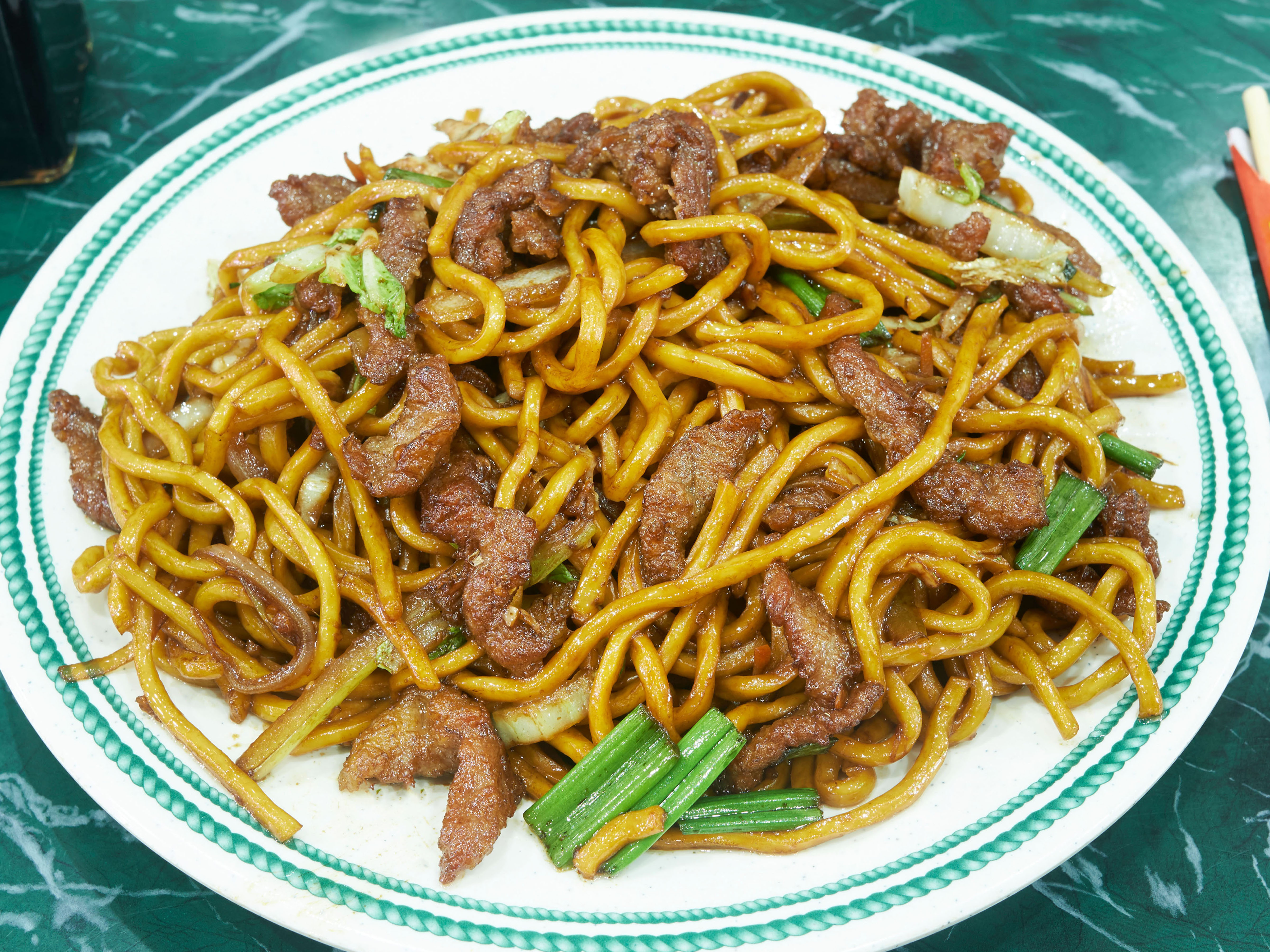Order 47. Halal Beef Lo Mein food online from Halal Kitchen Chinese Restaurant store, Maspeth on bringmethat.com