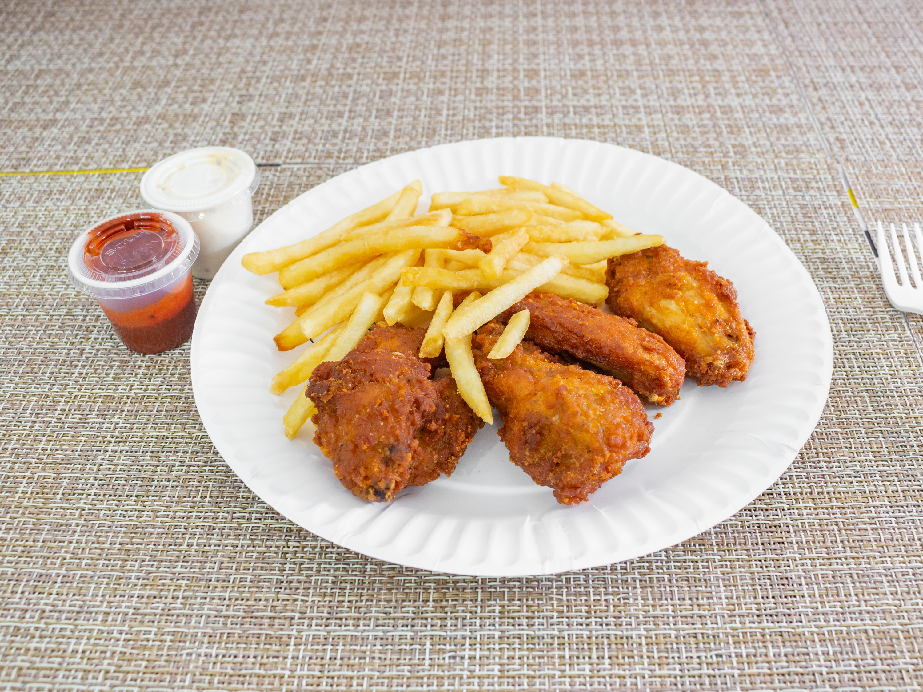 Order Chicken Wings food online from Zakir Bakery Gyro Express store, Paterson on bringmethat.com
