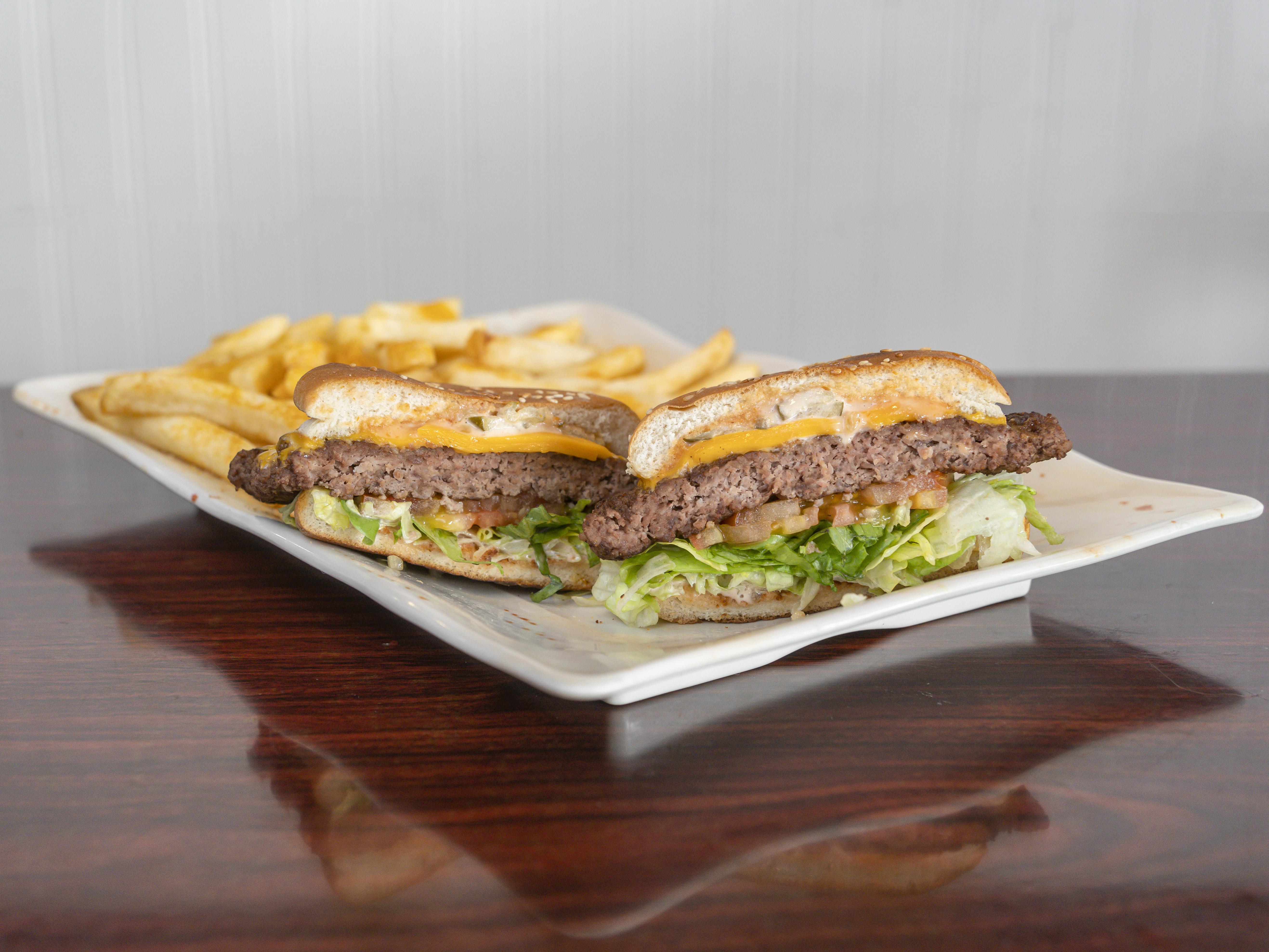 Order Classic Cheeseburger Lunch food online from Sandwich Saloon store, San Pedro on bringmethat.com