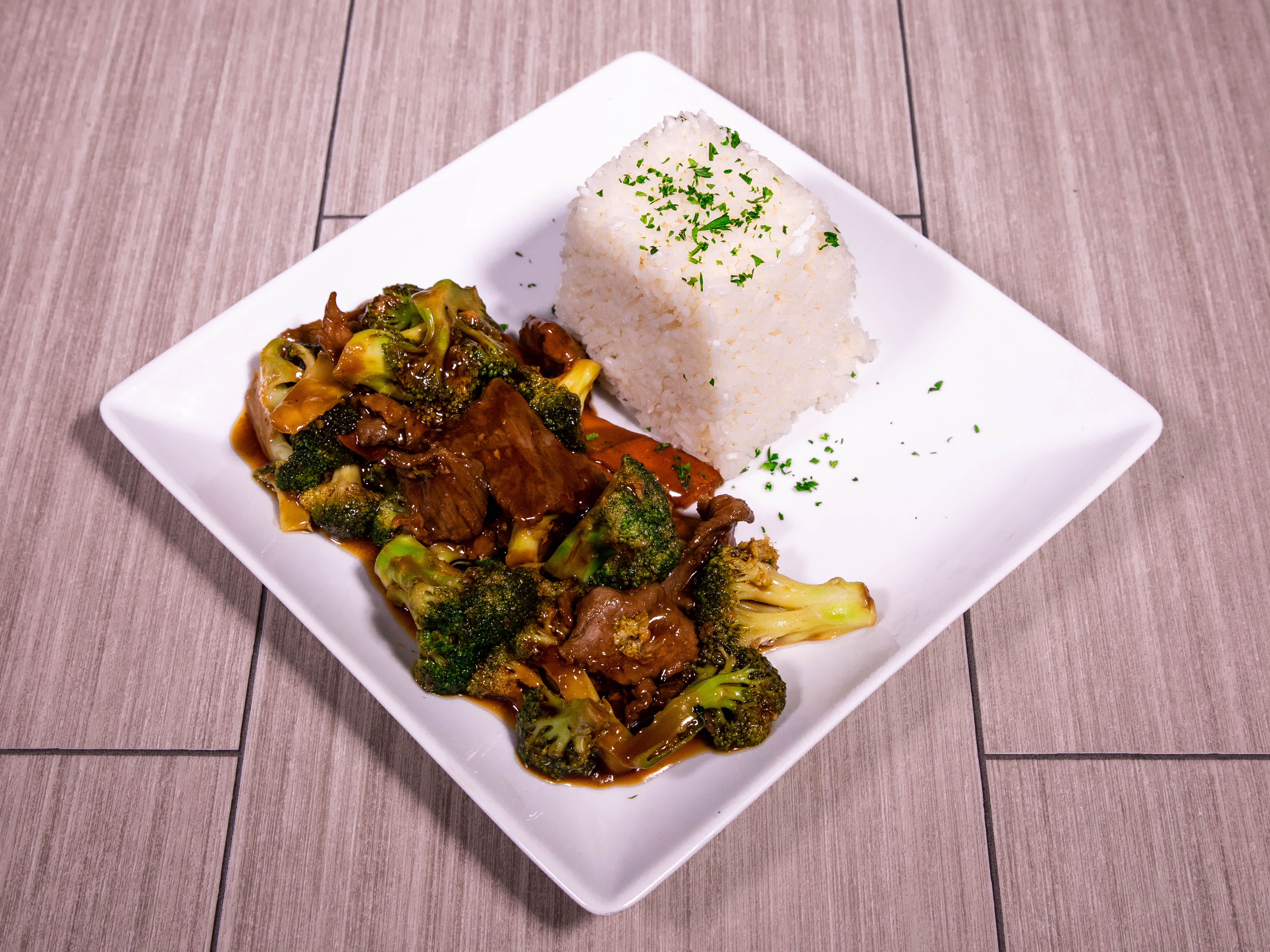 Order B2. Beef with Broccoli food online from China Wok store, Beaver Falls on bringmethat.com