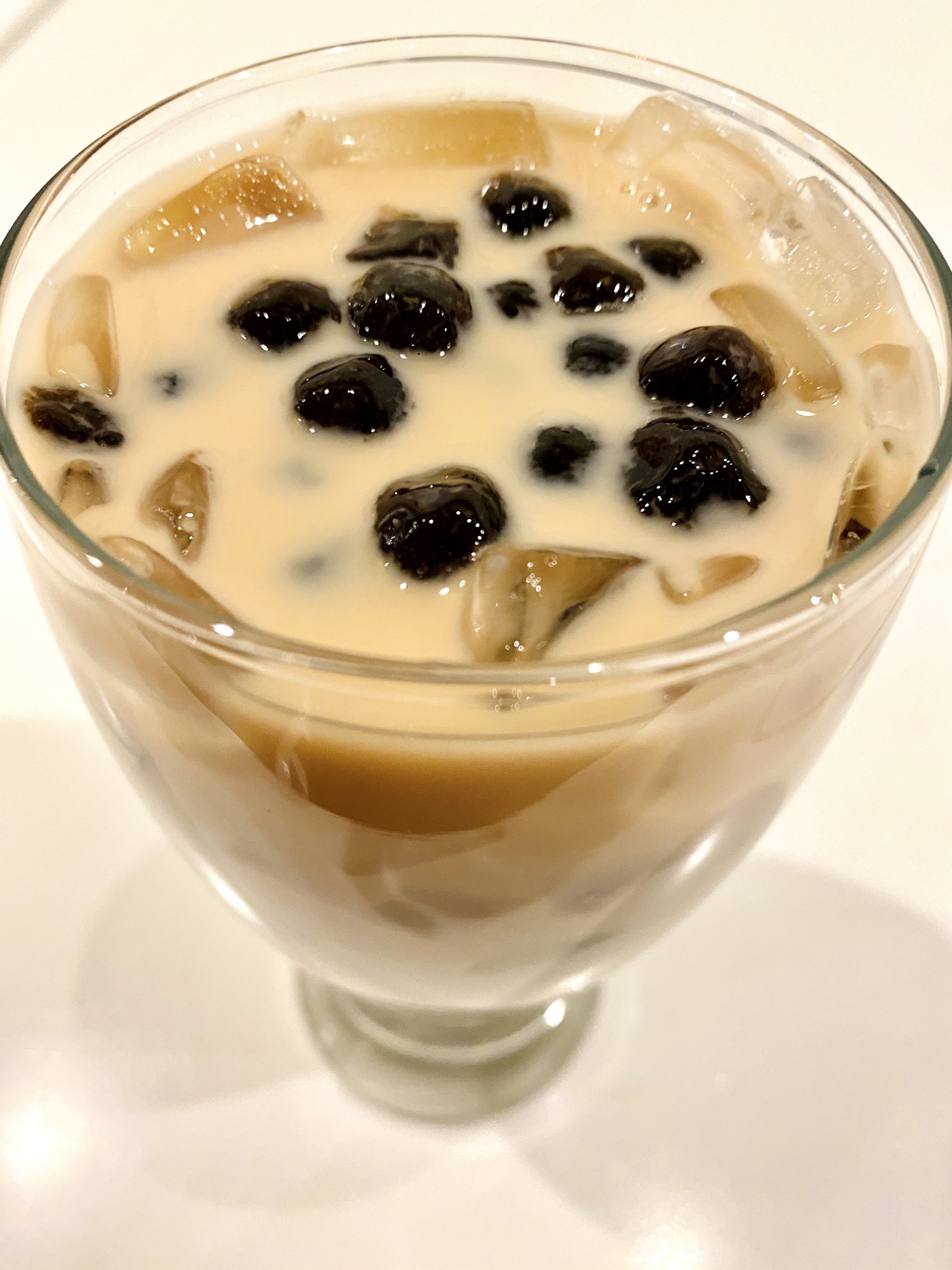 Order Milk Tea food online from Min Min Asian Cafe store, Chicago on bringmethat.com