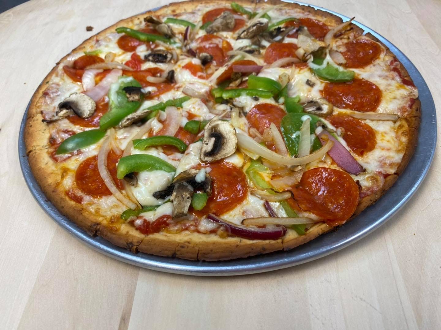 Order Supreme Pizza - 12" (8 Slices) food online from Henriquez Pizza store, Denton on bringmethat.com