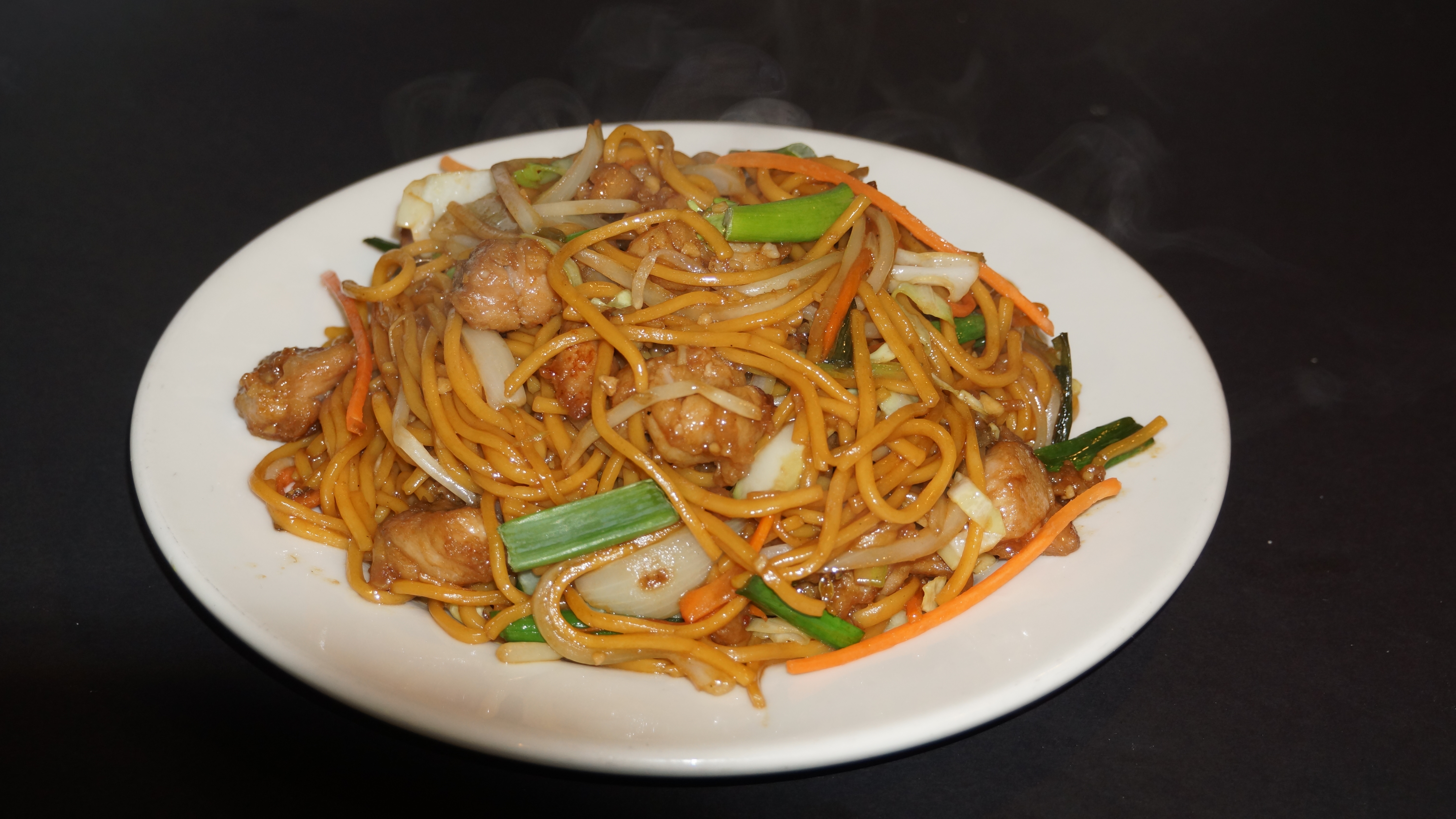 Order 96. Shanghai Chow Mein Noodle food online from Mandarin Chinese Cuisine store, Covina on bringmethat.com