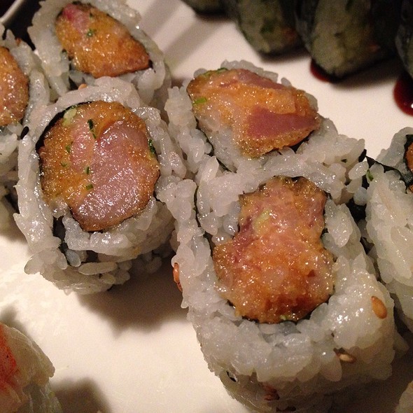 Order R30. Spicy Yellowtail Roll food online from Tengu Asian Bistro store, Albany on bringmethat.com