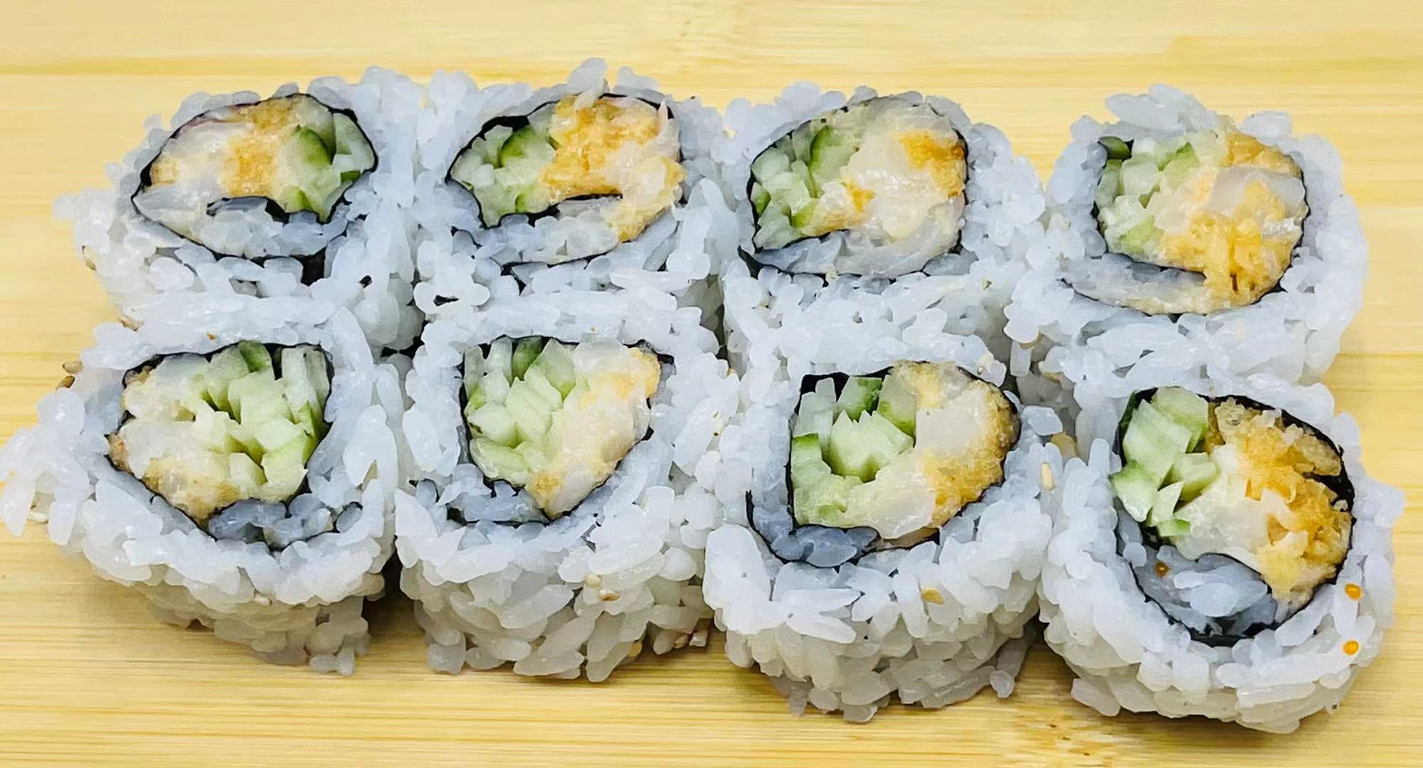 Order Spicy Crunchy Scallop Roll food online from Nikki's Sushi store, Wilmington on bringmethat.com