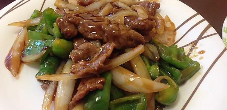 Order 102. Pepper Steak with Onion food online from China Chef store, Edison on bringmethat.com