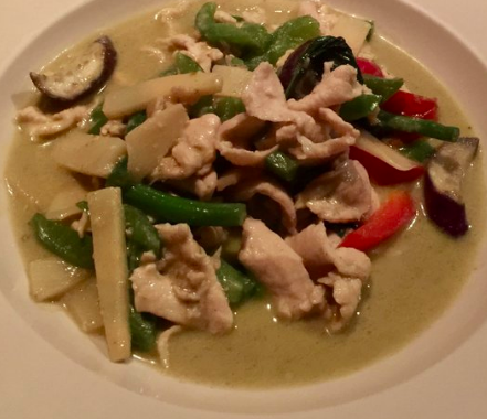 Order Green Curry Entree food online from T Thai store, Hoboken on bringmethat.com