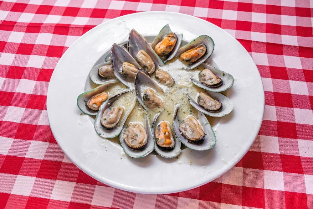Order Sauteed Mussels - Appetizer food online from Lasagna House III store, Houston on bringmethat.com
