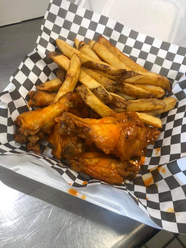 Order Buffalo Wings food online from Lake William Pizza store, Marlborough on bringmethat.com