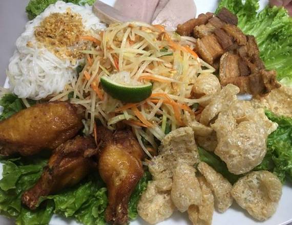 Order Papaya Platter (Tum Tard) food online from Tomyumkung Thai Cafe store, Carrollton on bringmethat.com