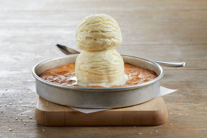Order Sugar Cookie Pizookie® food online from BJ's Restaurant & Brewhouse store, Sacramento on bringmethat.com