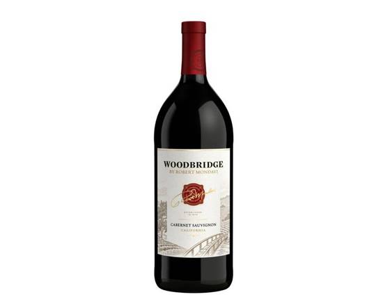 Order Woodbridge Cabernet Sauvignon, 1.5L red wine (13.5% ABV) food online from House Of Wine store, New Rochelle on bringmethat.com