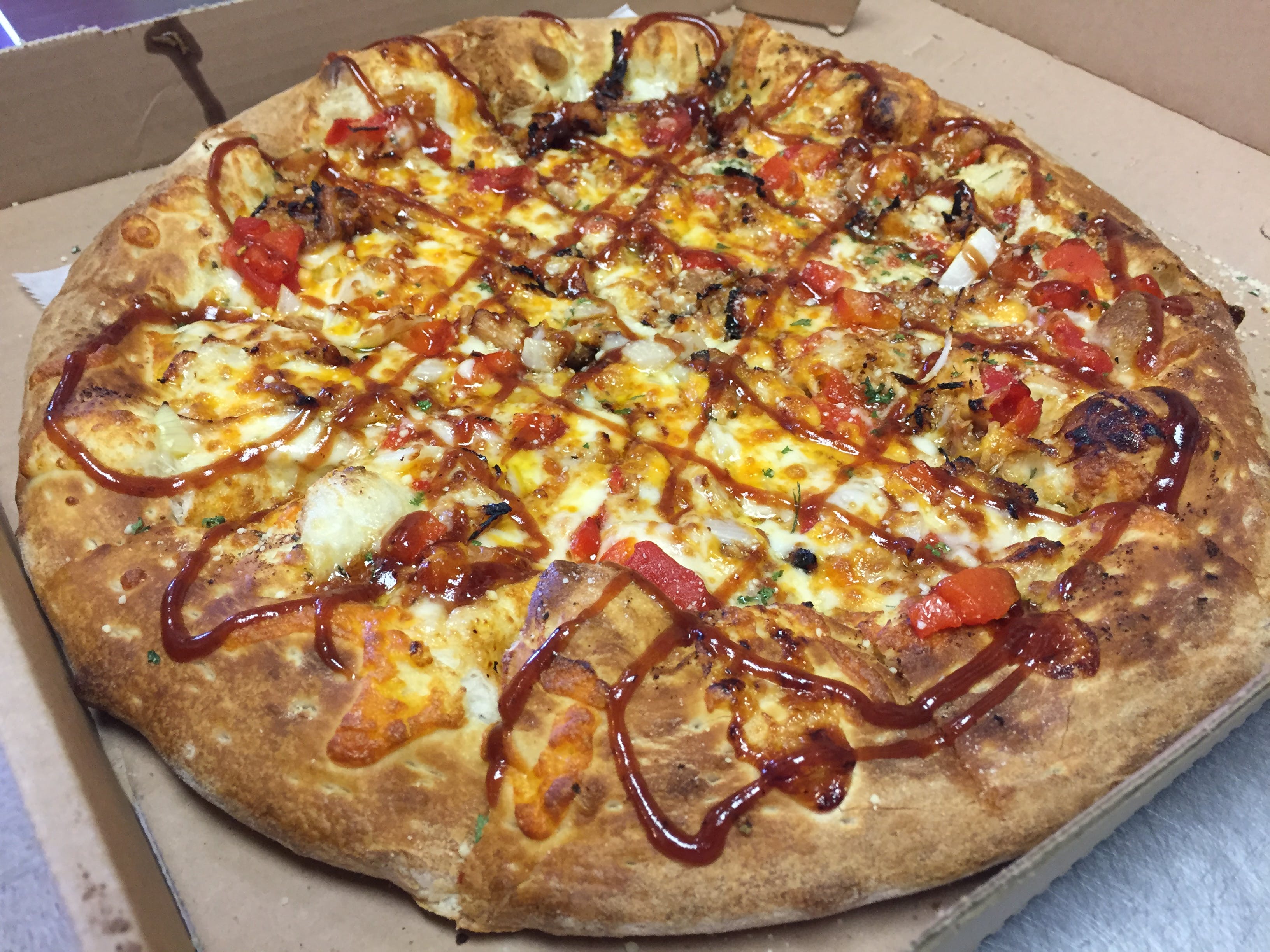 Order BBQ Chicken Pizza - Small 10'' food online from Tomatoes store, Carnegie on bringmethat.com