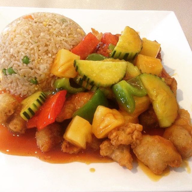 Order Sweet and Sour Chicken food online from Wanya Thai Restaurant store, Canyon Country on bringmethat.com