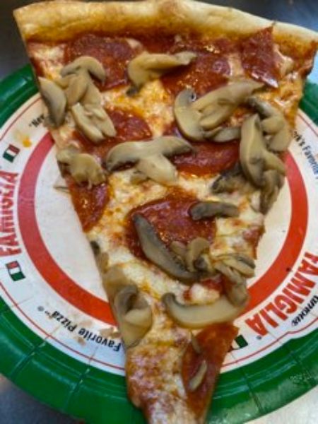 Order Pepperoni and Mushroom Slice food online from Famous famiglia pizza store, New York on bringmethat.com