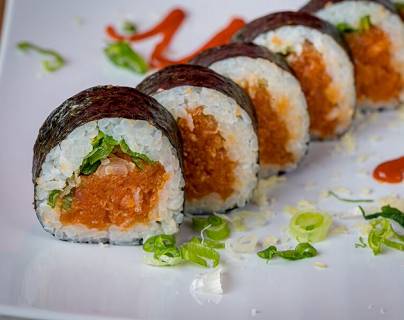 Order Spicy Tuna Roll food online from Sushi Runner Express store, South Miami on bringmethat.com