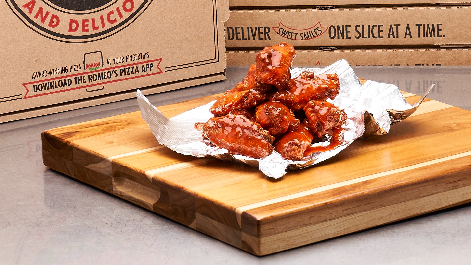 Order Traditional Wings food online from Romeo'S Pizza store, Columbus on bringmethat.com