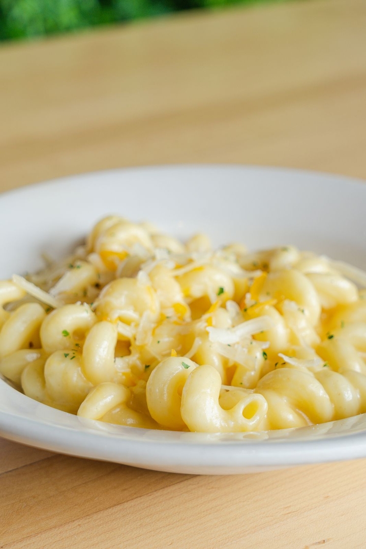 Order Kids Mac and Cheese food online from Blue Water Grill store, Grand Rapids on bringmethat.com
