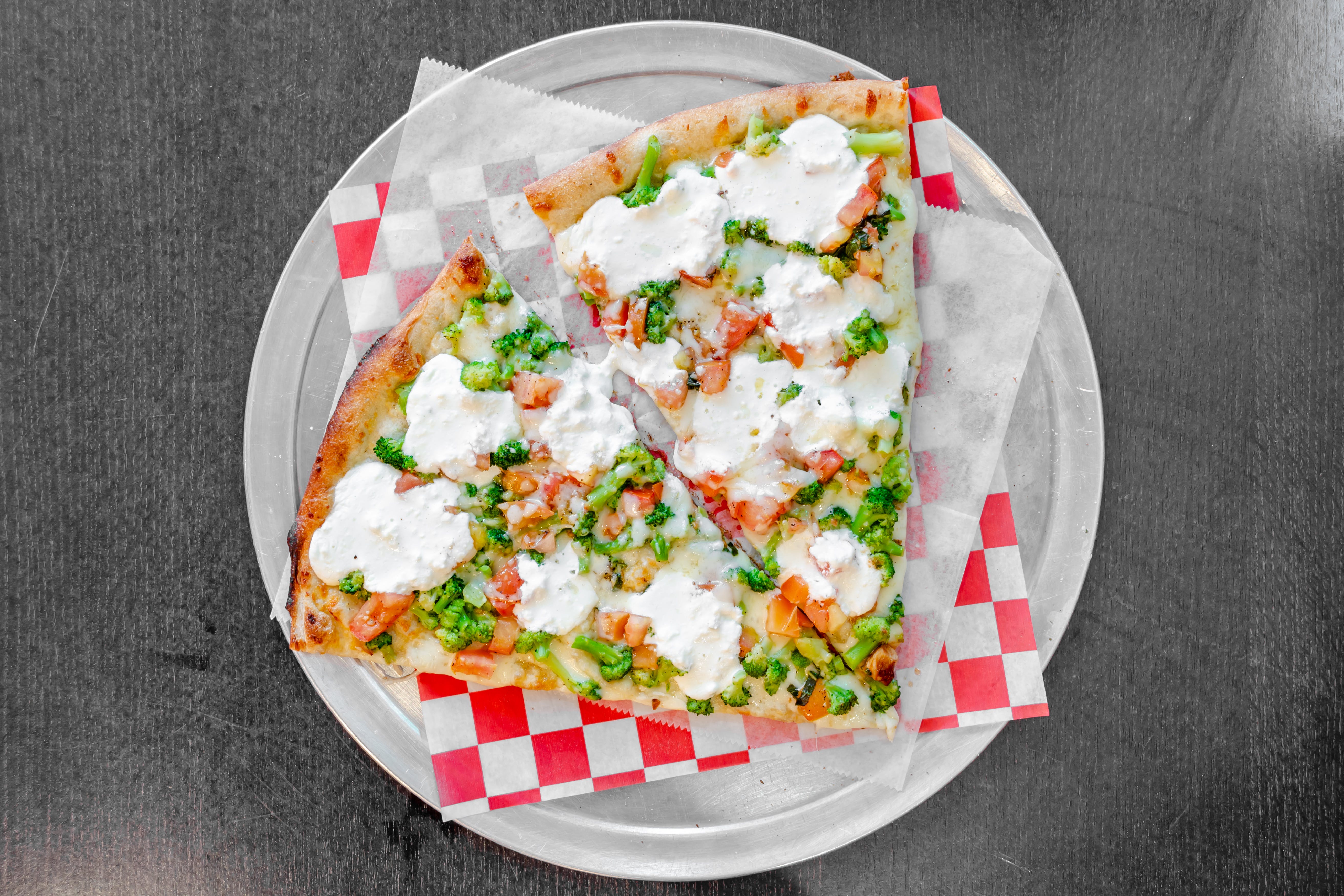 Order Broccoli Supreme White Pizza - Small 12'' food online from Johnny Longhots store, Evesham Township on bringmethat.com
