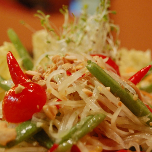 Order SL2. Green Papaya Salad food online from Thai Cafe store, Allen on bringmethat.com
