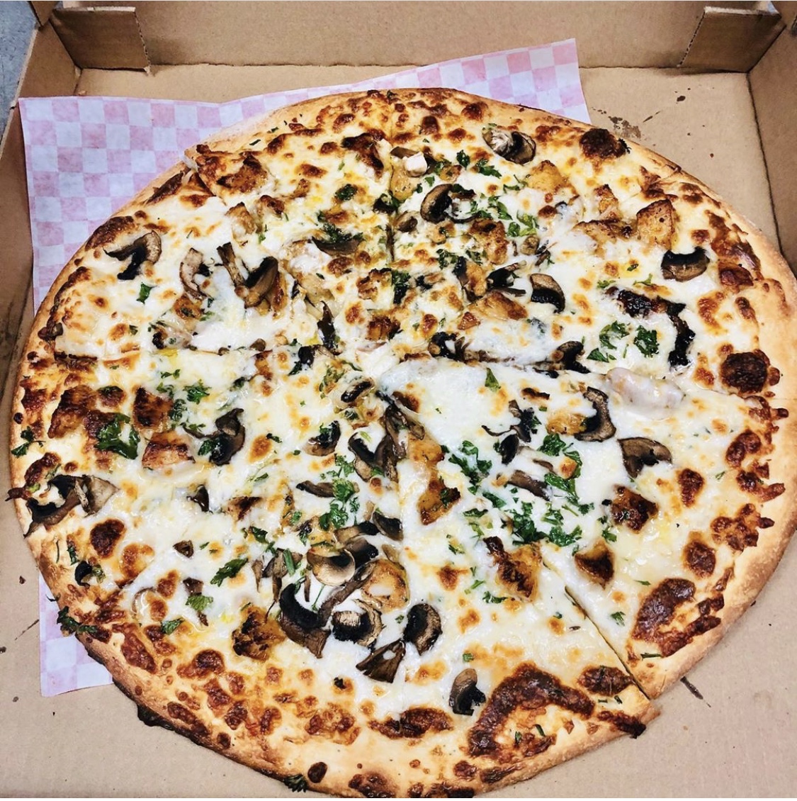 Order Chicken Alfredo Pizza food online from Sherman Way Grill & Pizza store, North Hollywood on bringmethat.com