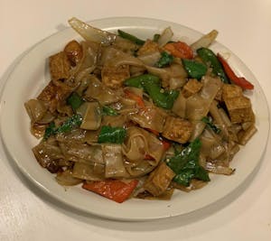 Order Spicy Noodles (Kee Mao) food online from Chillin Thai Cuisine store, El Monte on bringmethat.com