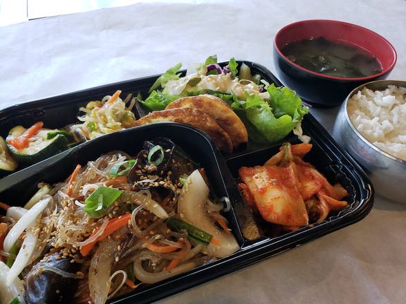 Order Jap Chae Noodle Box (잡채 박스) food online from Buga Korean Bbq store, San Diego on bringmethat.com