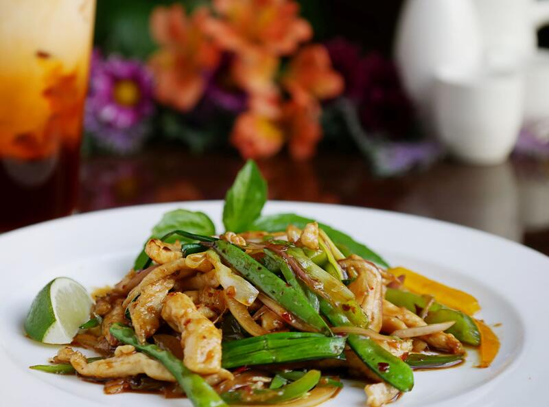 Order Thai Basil Chicken food online from Four Leaves Asian Restaurant store, Huntsville on bringmethat.com