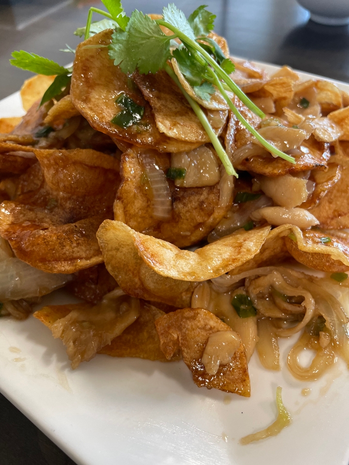 Order Chicken & Potatoes food online from Pho Mai store, Minneapolis on bringmethat.com