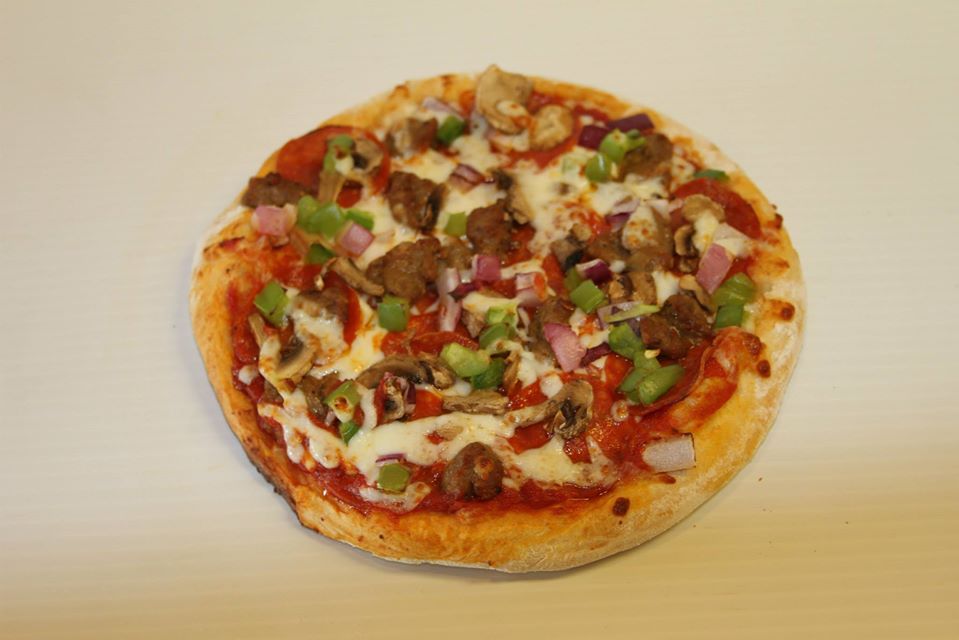 Order Deluxe Pizza food online from Parkway Express Pizza, Subs, & More store, Lafayette on bringmethat.com