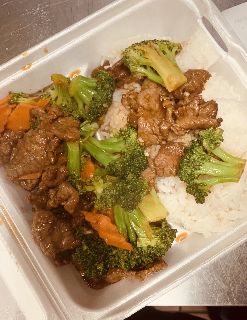 Order C59. Beef with Fresh Broccoli Value Combo 西兰花牛 - 超值餐 food online from China town Restaurant store, Anchorage on bringmethat.com