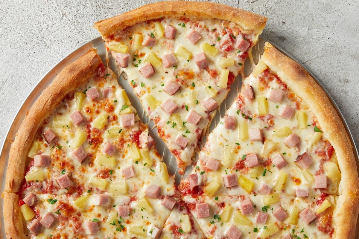 Order Hawaiian Whole Pizza food online from Sbarro store, Sandy on bringmethat.com