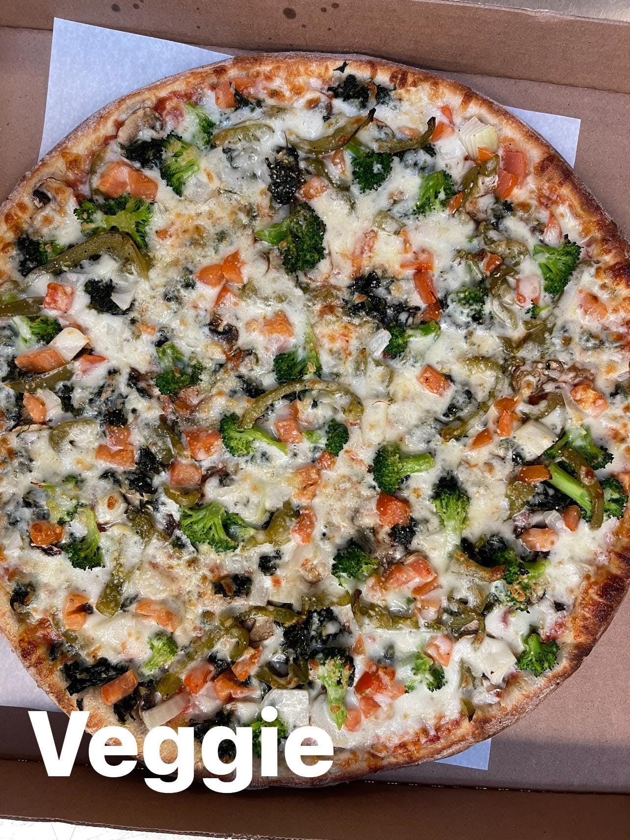Order Veggie Supreme Pizza - Medium 14" (8 Slices) food online from Familia Pizza store, Bethlehem on bringmethat.com