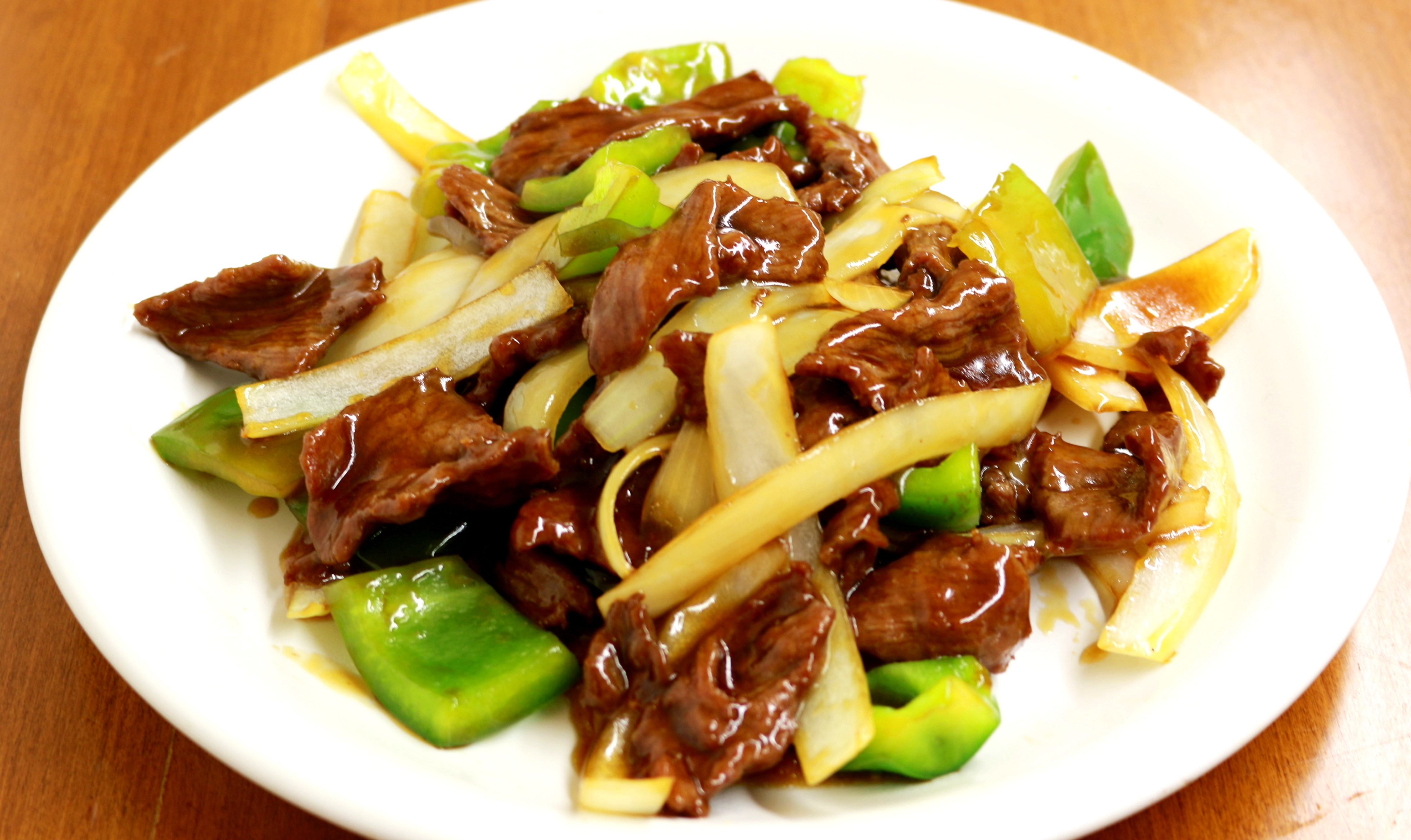 Order Large Pepper Steak with Onion food online from Lucky Wok Chinese Kitchen store, Garden City on bringmethat.com