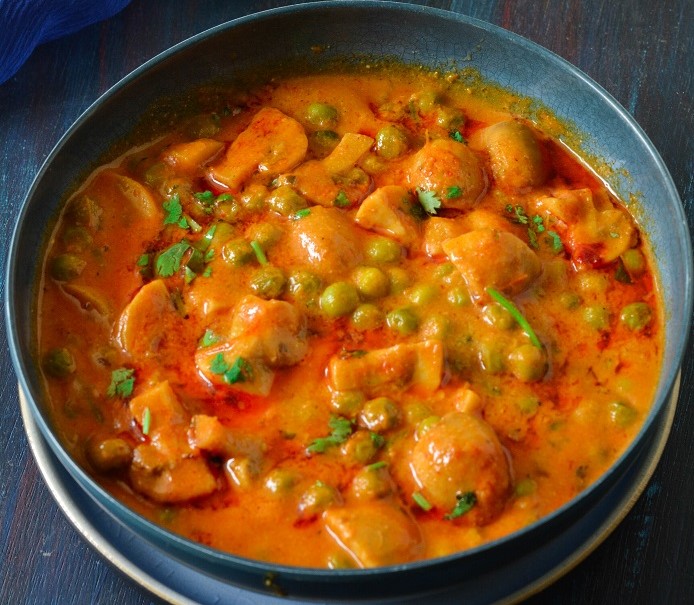 Order Matar Mushroom Curry food online from Malgudi Veg store, Ashburn on bringmethat.com