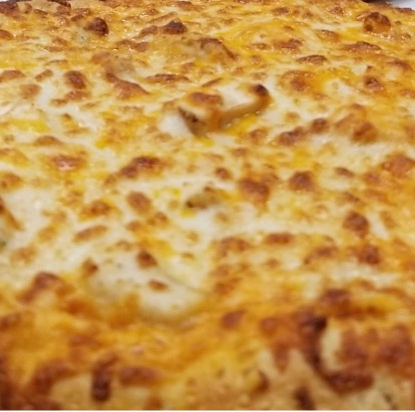 Order Round Buffalo Chicken Pizza - 7" (4 Slices) food online from Pizza Joes store, Beaver on bringmethat.com