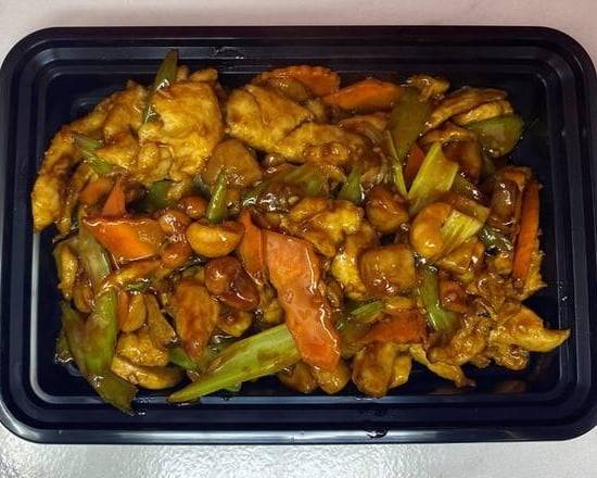 Order Cashew Chicken food online from Little Chef Chinese Takeout @Aztec Food Hub store, San Diego on bringmethat.com