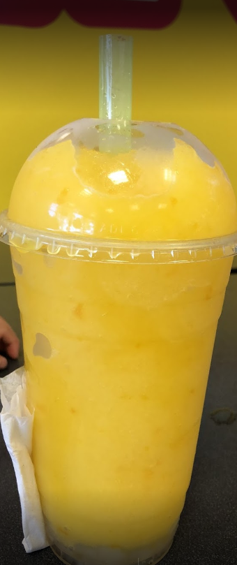 Order Pineapple Smoothie food online from Lollipop Chicken Wings store, Mount Prospect on bringmethat.com