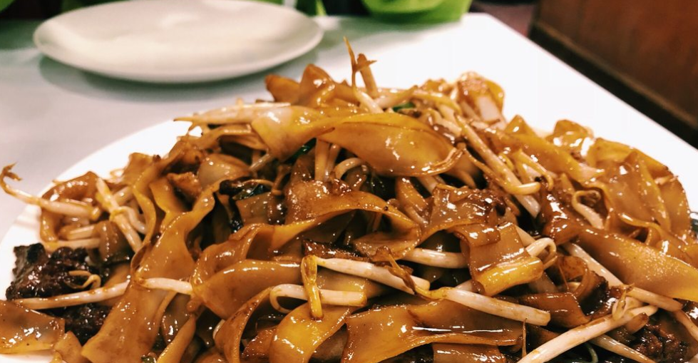 Order Beef Chow Foon food online from GaGa Seafood store, Boston on bringmethat.com