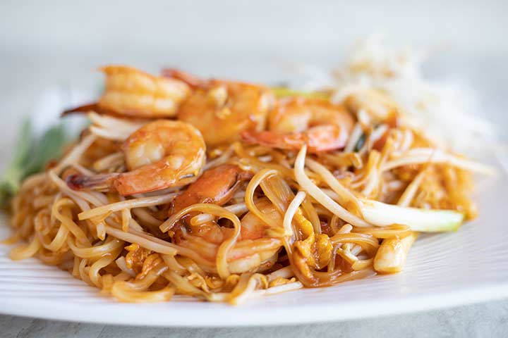 Order Shrimp Chow Mein 虾炒面 food online from Rose Garden store, Puyallup on bringmethat.com