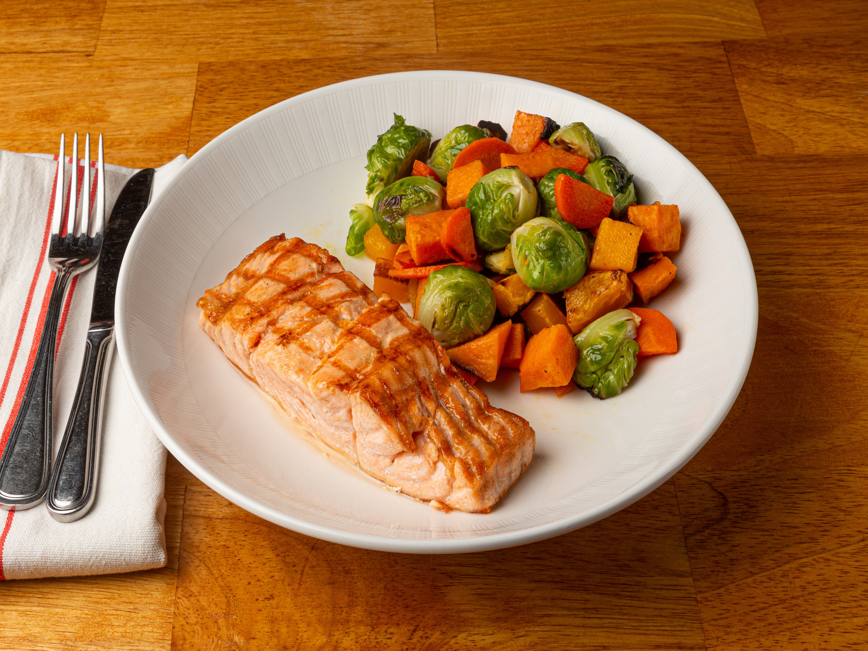Order Grilled Salmon with Vegetable food online from Jack's Lobster Shack store, Edgewater on bringmethat.com
