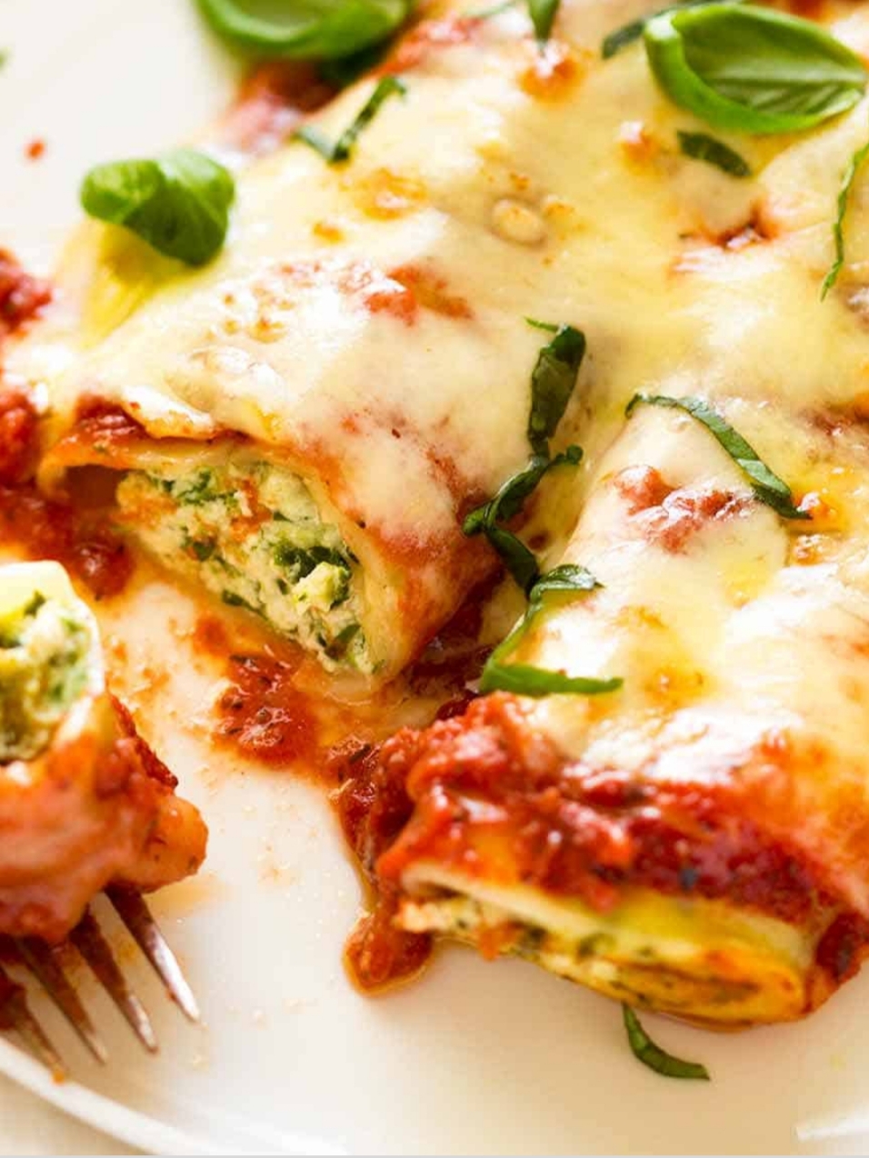 Order 9. Spinach Canneloni food online from Milano Italian Cuisine store, Evansville on bringmethat.com