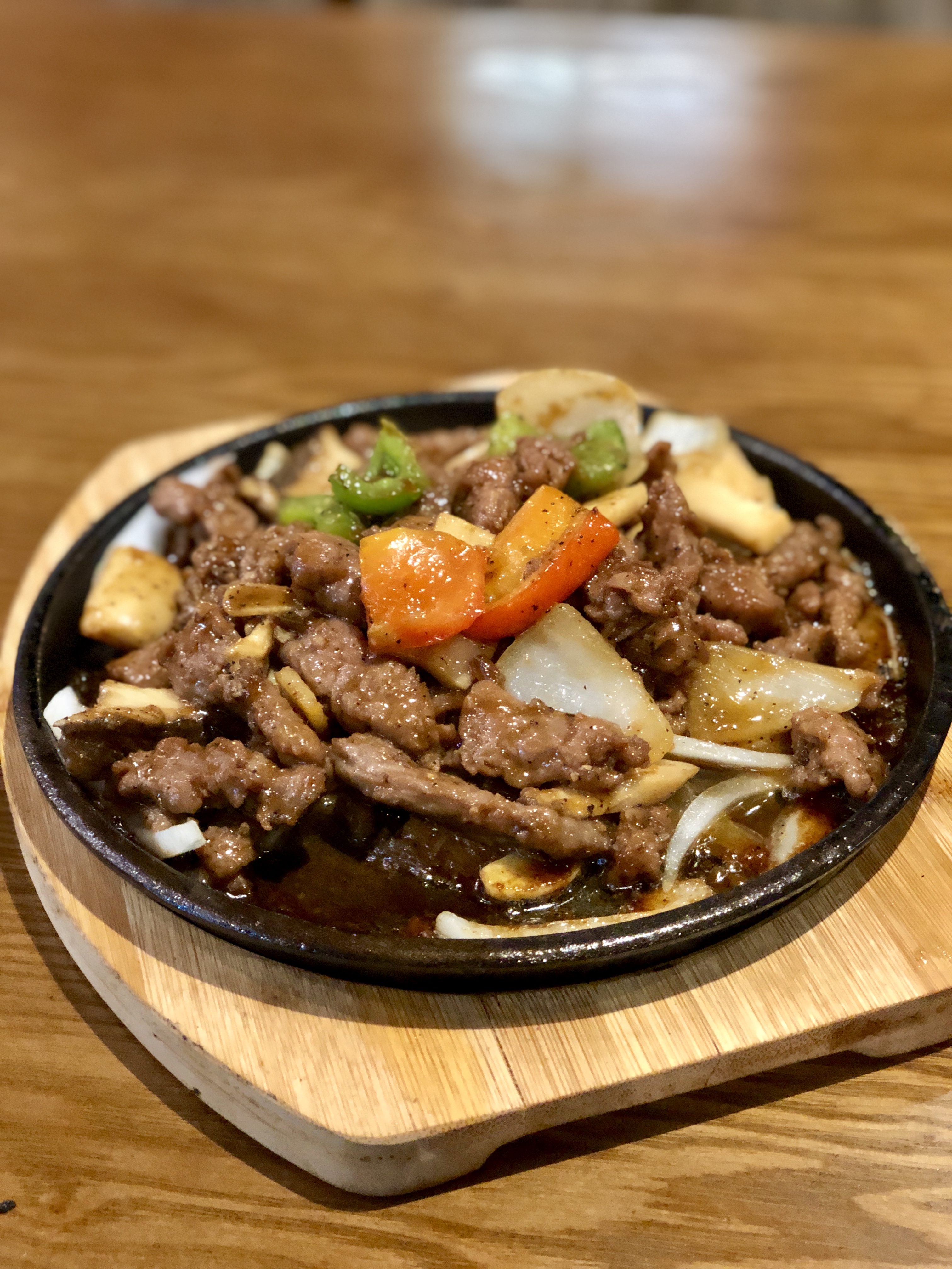 Order 521. Sizzling Beef in Black Pepper Sauce Plate food online from Years Asian Bistro & BBQ store, Tucson on bringmethat.com