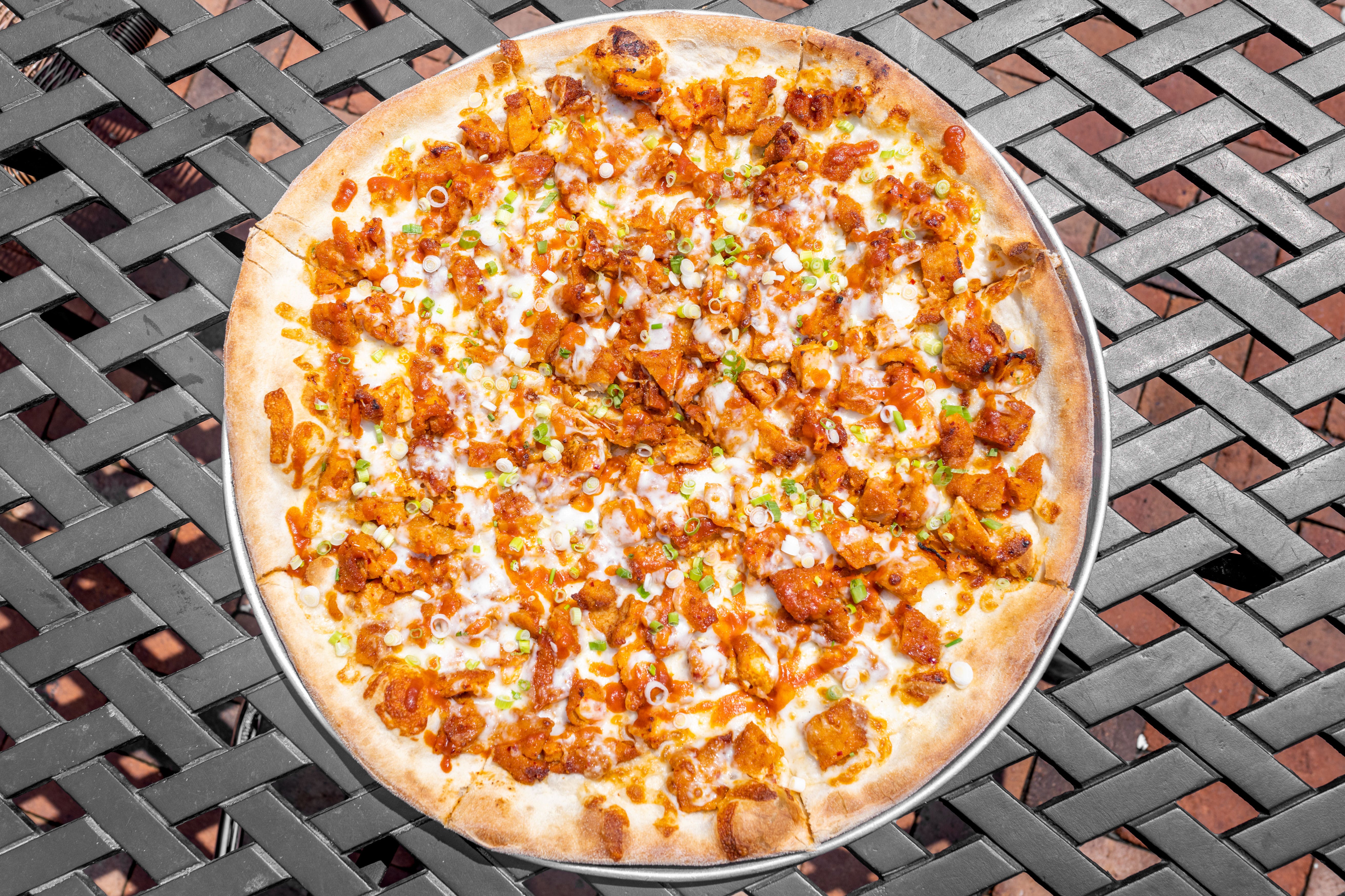 Order Thai Chili Chicken Pizza - 16" food online from Forte Pizzeria store, Randolph on bringmethat.com