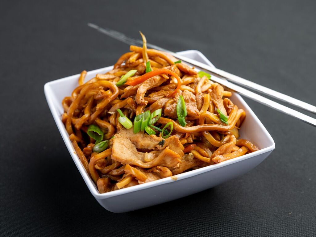 Order 31. Chicken Lo Mein food online from China Wok store, Madison on bringmethat.com