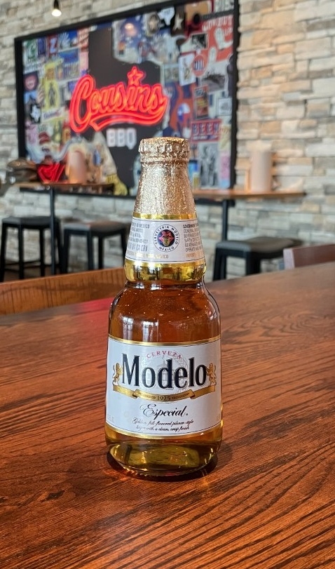 Order Modelo Especial, 12 oz bottle beer (4.4% ABV) food online from Cousin Barbq store, Crowley on bringmethat.com