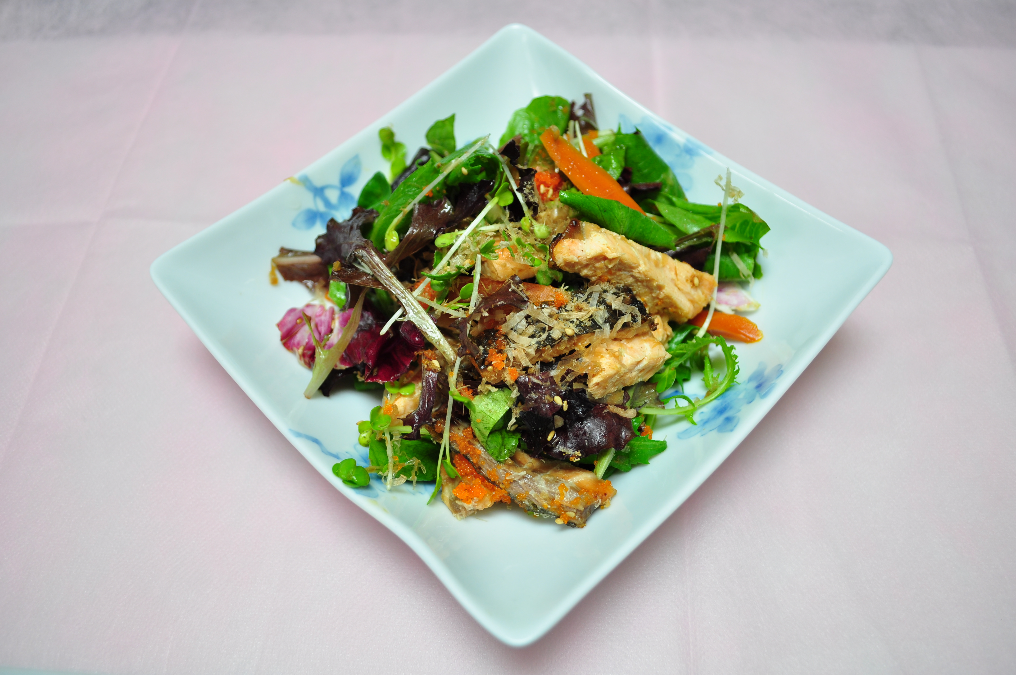 Order Salmon Skin Salad food online from Sushi Land store, Hacienda Heights on bringmethat.com