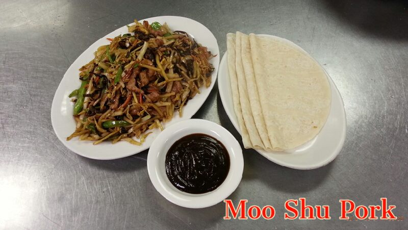 Order 92. Moo Shu Pork with Pancakes food online from Golden Bowl store, Westmont on bringmethat.com